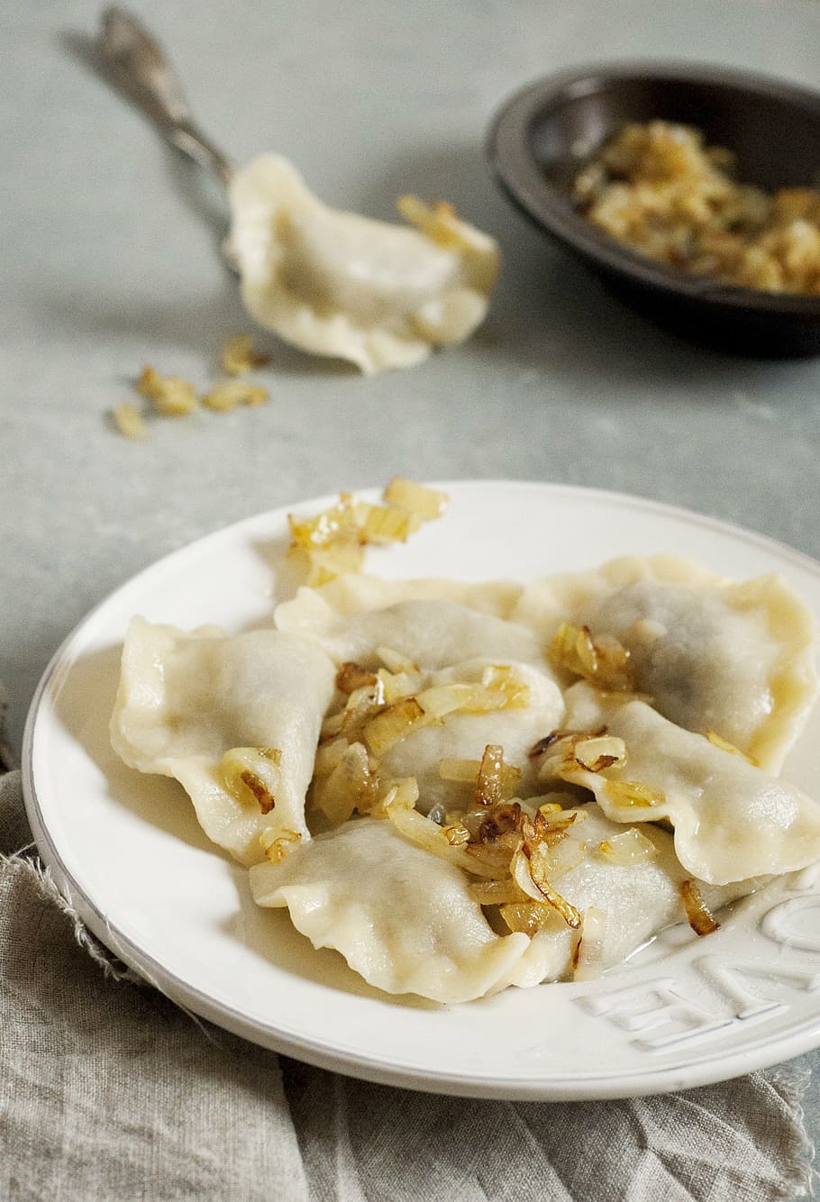 dumplings-slavic-cuisine-filling-pierogi-ruskie.jpg